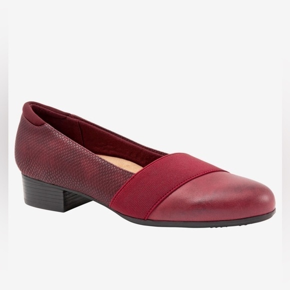 Trotters Melinda Slip-On in Burgundy Snake size 6 - Picture 2 of 16
